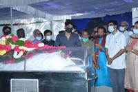 Chiranjeevi Pays Last Respcets to Sirivennela Sitaramasastri